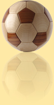 Jean-Pierre Taisne -Ballons de football en bois